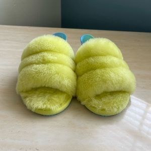 UGG Little Kids Fluff Yeah Yellow Slippers Size USA 10